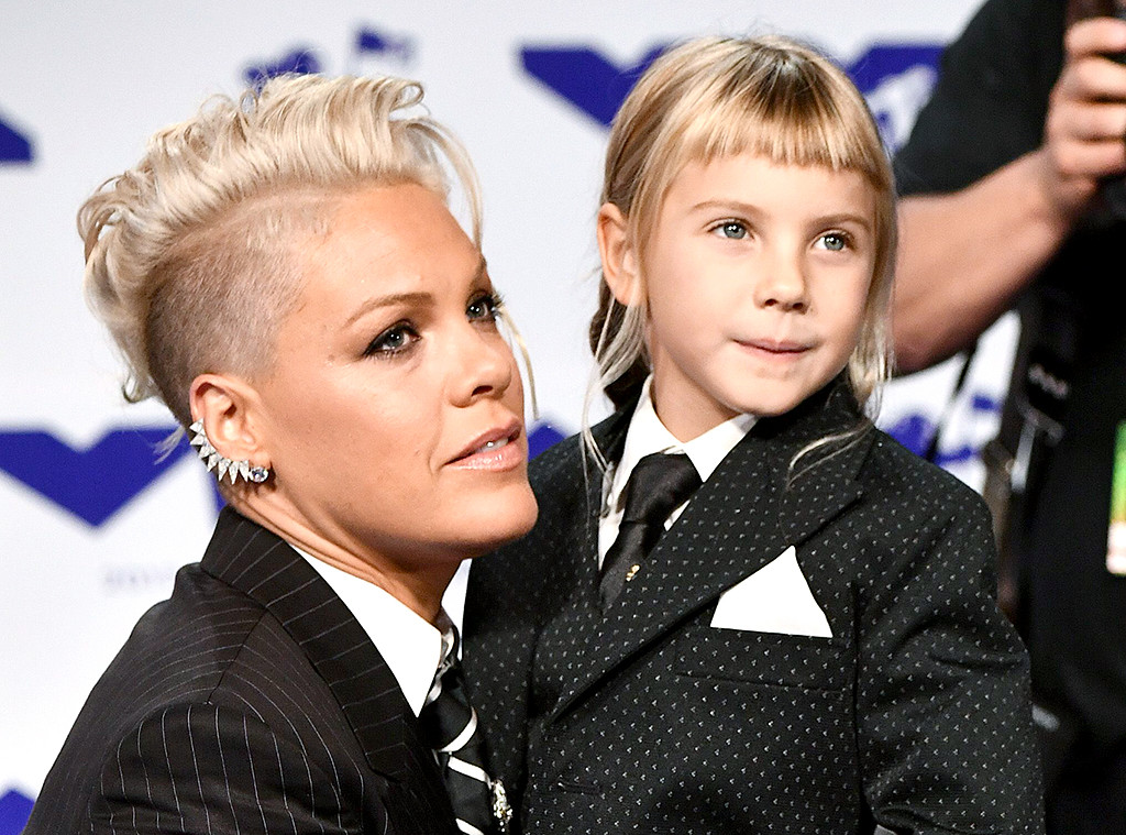 Pink S Daughter Willow Now Has A Punk Rock Haircut Just Like